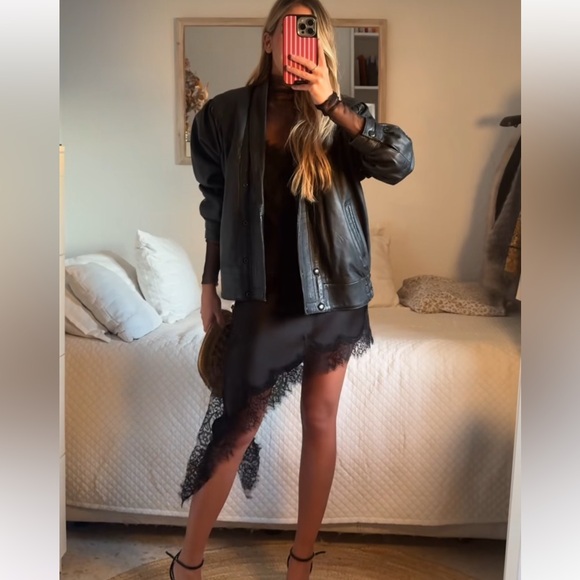 NWT ZARA VIRAL 2025 collection LACE XS
🚨FIRM PRICE NO DISCOUNT - Picture 3 of 16